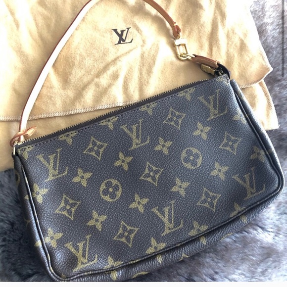 Handbags - Louis Vuitton small bag